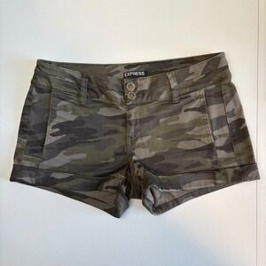 Express Camo Print Shorts Womens Size 2 Green Camouflage Cuffed Stretch Low Rise